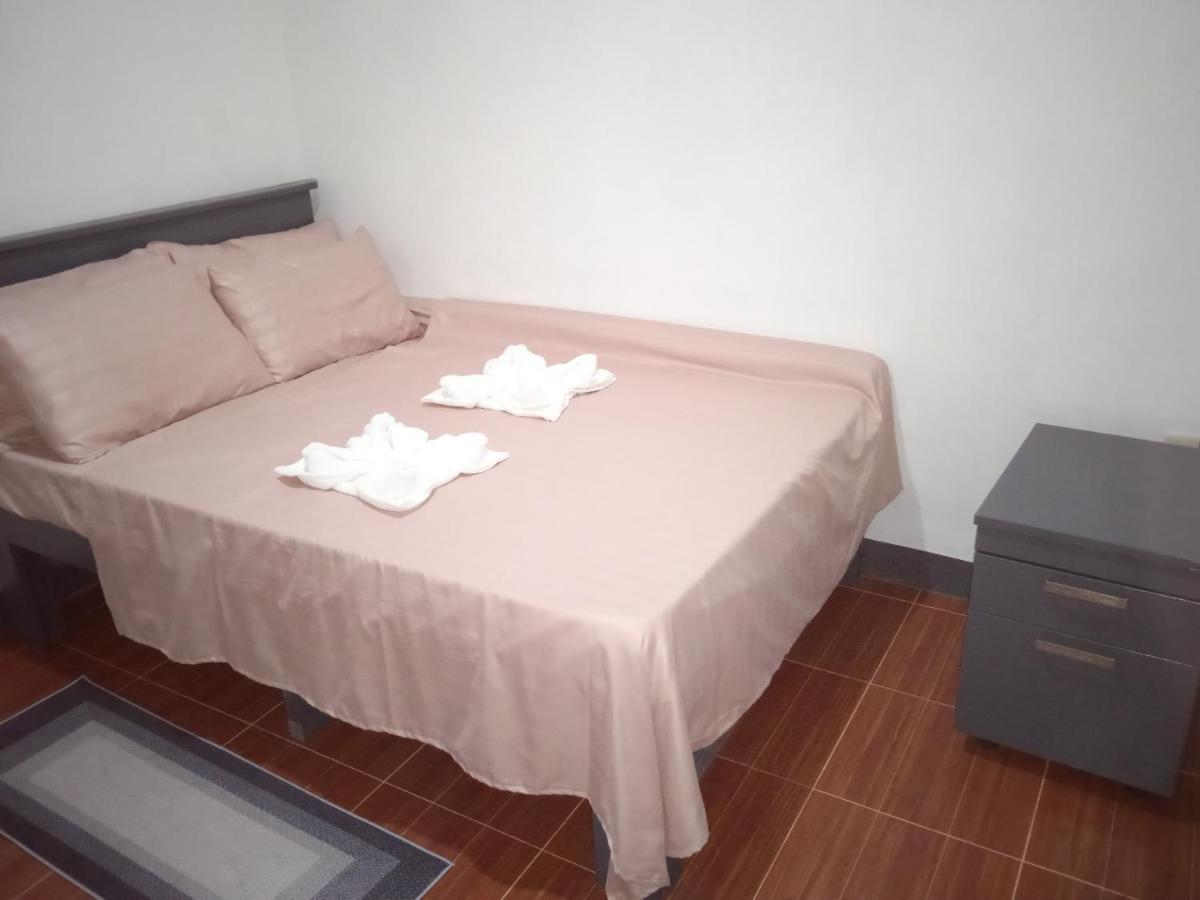 Sarah'S Garden Bnb & Spa Bed and Breakfast Clarin  Buitenkant foto