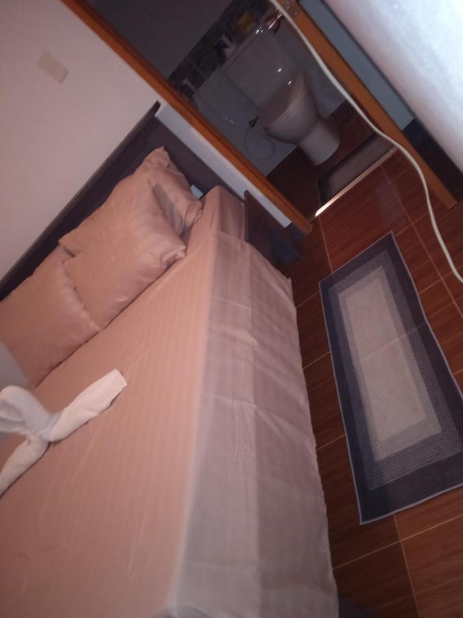 Sarah'S Garden Bnb & Spa Bed and Breakfast Clarin  Buitenkant foto