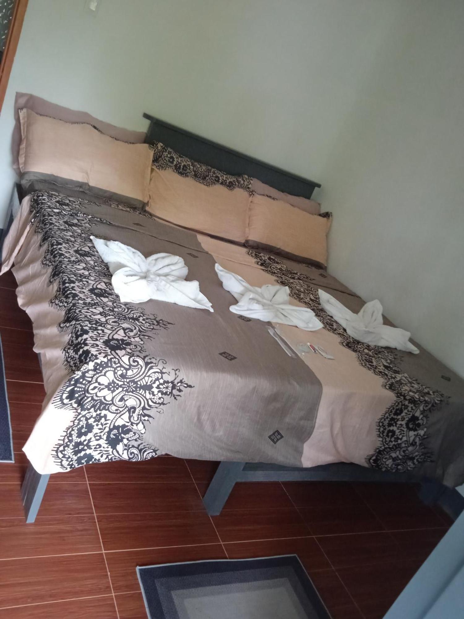 Sarah'S Garden Bnb & Spa Bed and Breakfast Clarin  Buitenkant foto