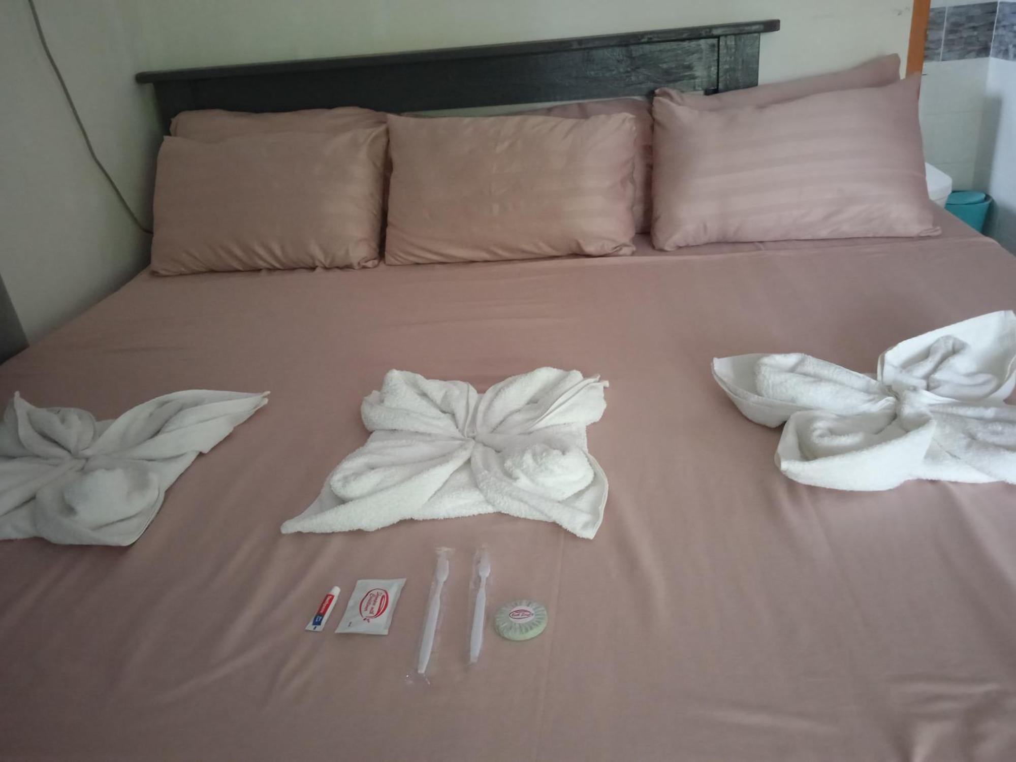 Sarah'S Garden Bnb & Spa Bed and Breakfast Clarin  Buitenkant foto