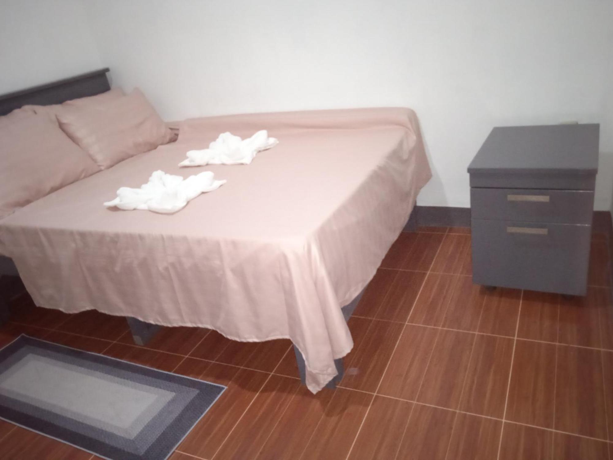 Sarah'S Garden Bnb & Spa Bed and Breakfast Clarin  Buitenkant foto