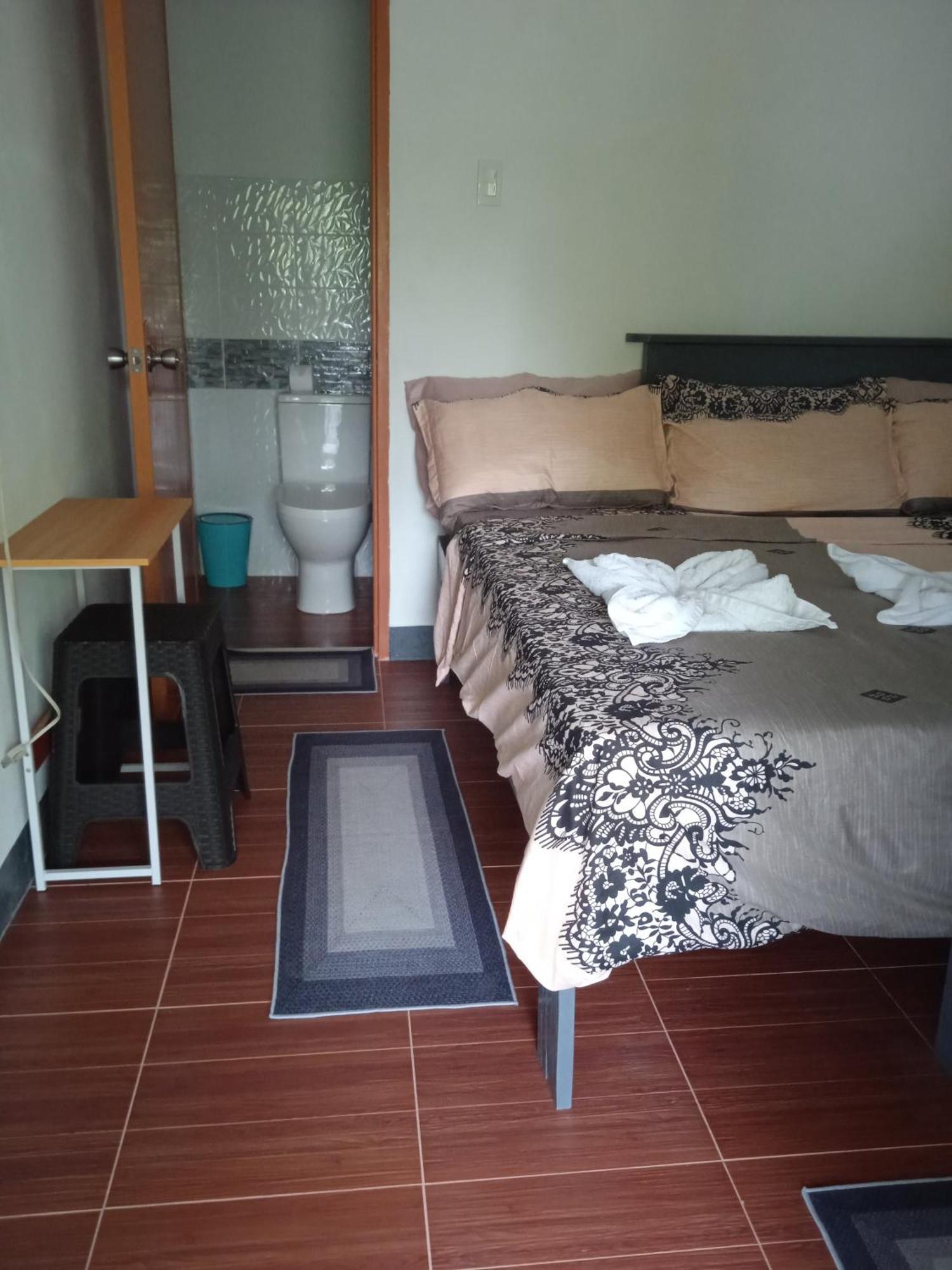 Sarah'S Garden Bnb & Spa Bed and Breakfast Clarin  Kamer foto